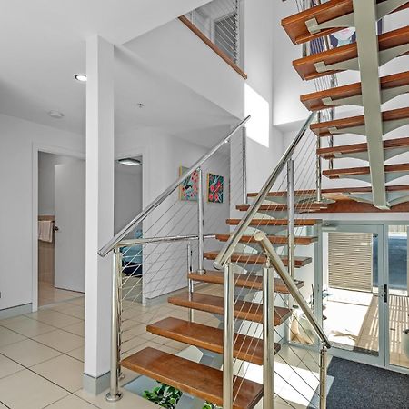 Proximity Waterfront Apartments Ред-Клифф Экстерьер фото